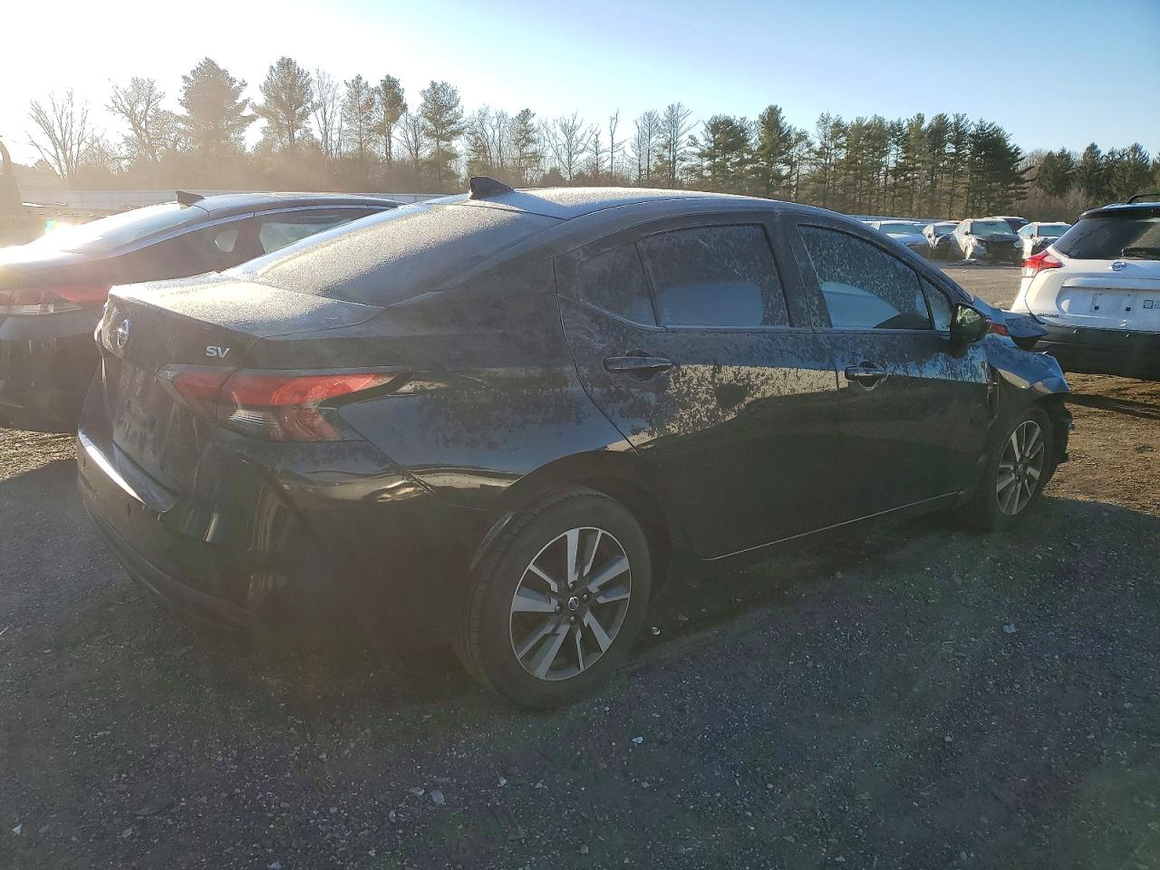 2021 NISSAN VERSA SV photo 3