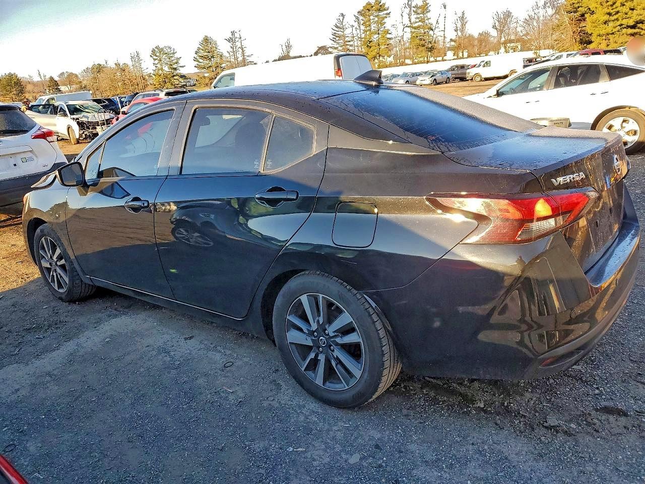 2021 NISSAN VERSA SV photo 2