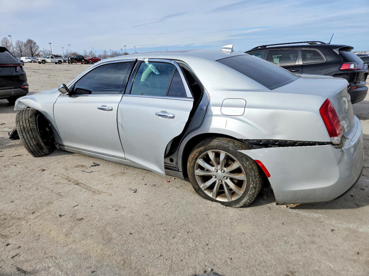 2020 CHRYSLER 300 LIMITED photo 4