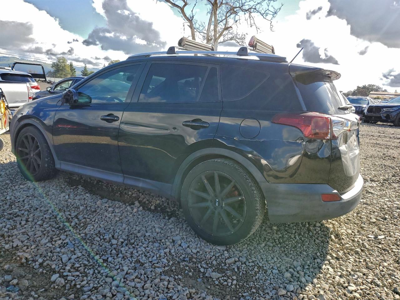 2014 TOYOTA RAV4 LE photo 2
