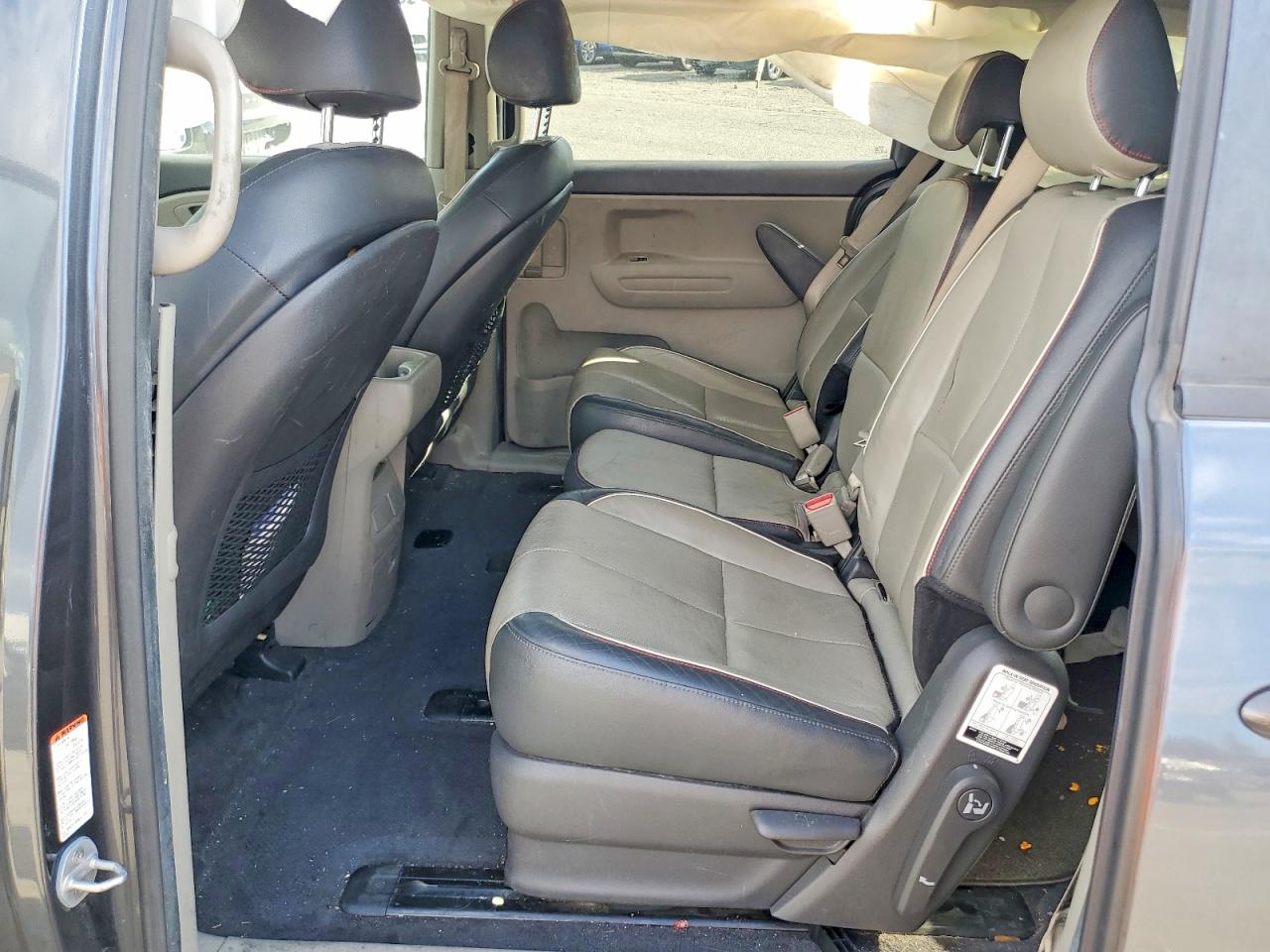 2016 KIA SEDONA LX photo 11