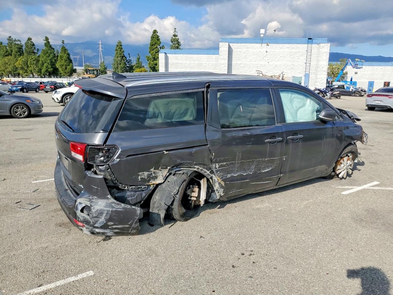 2016 KIA SEDONA LX photo 3