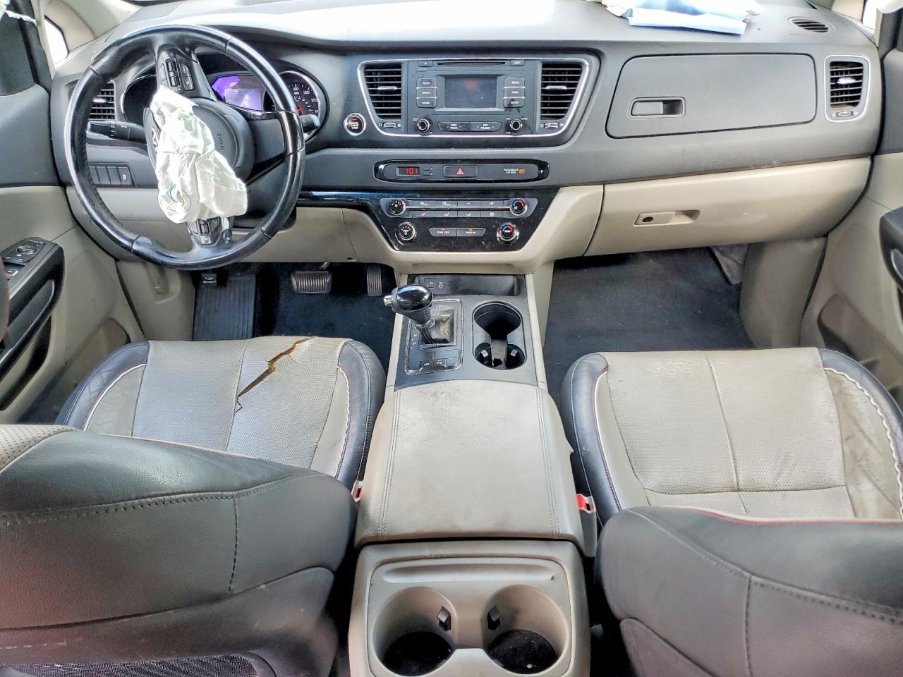 2016 KIA SEDONA LX photo 8