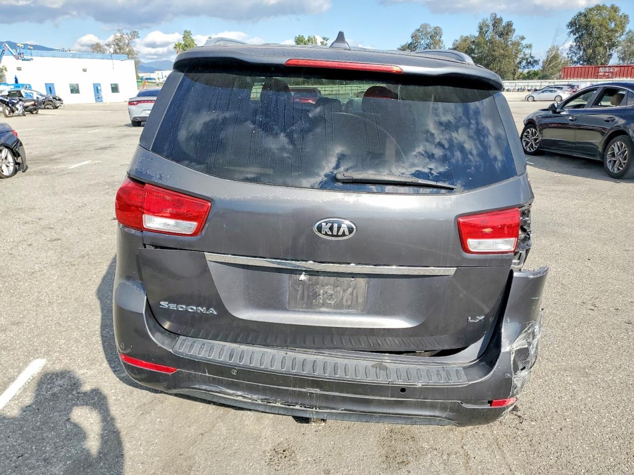 2016 KIA SEDONA LX photo 6