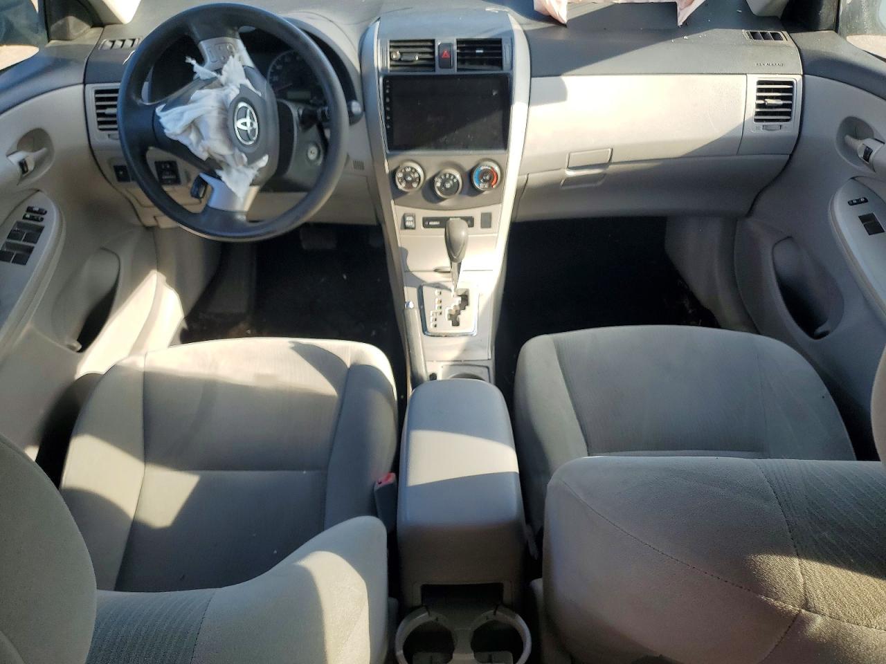 2013 TOYOTA COROLLA BASE photo 8