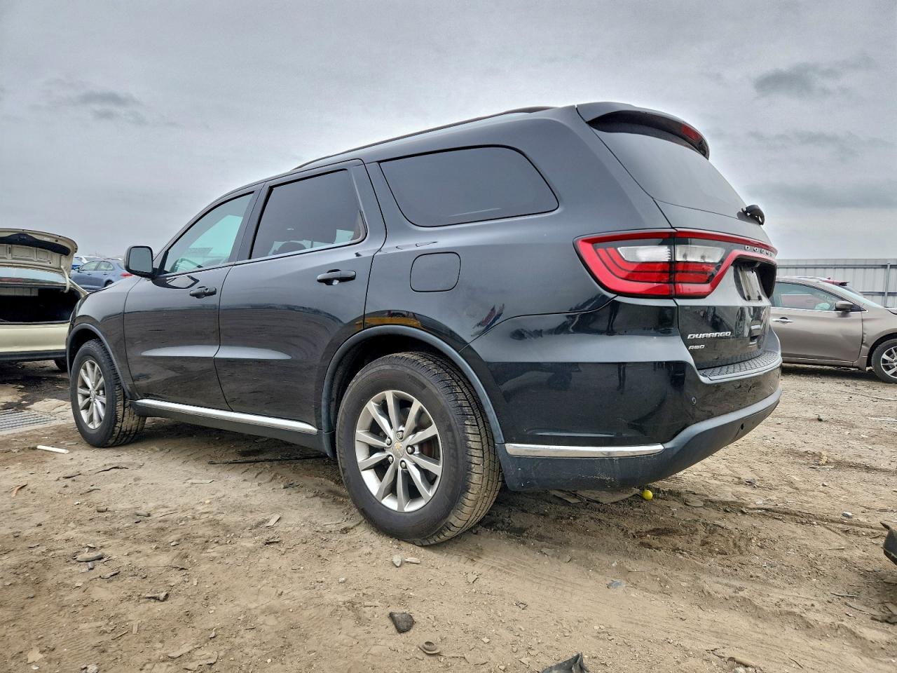 2016 DODGE DURANGO SXT photo 2