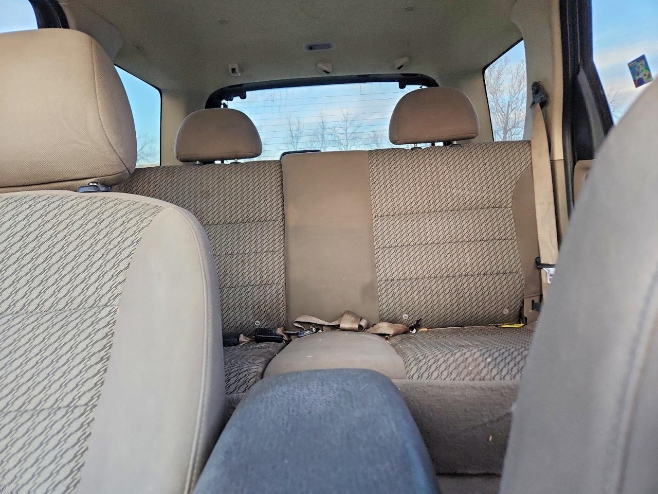 2004 FORD ESCAPE XLT photo 19