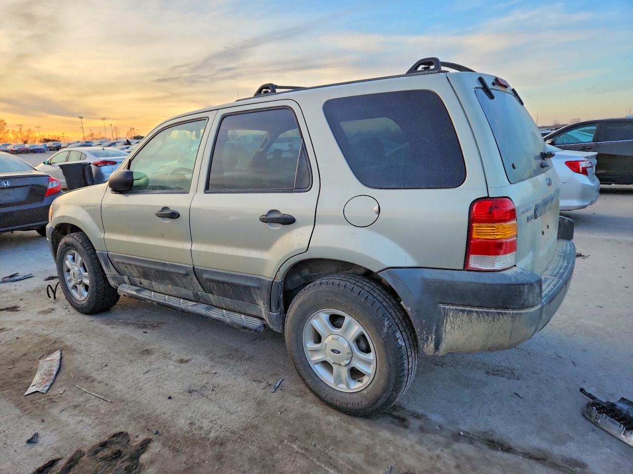 2004 FORD ESCAPE XLT photo 3