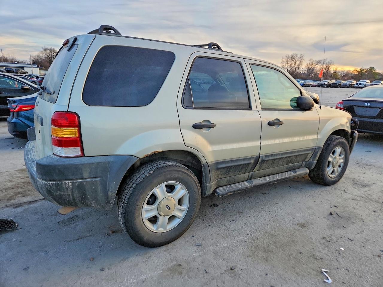 2004 FORD ESCAPE XLT photo 5