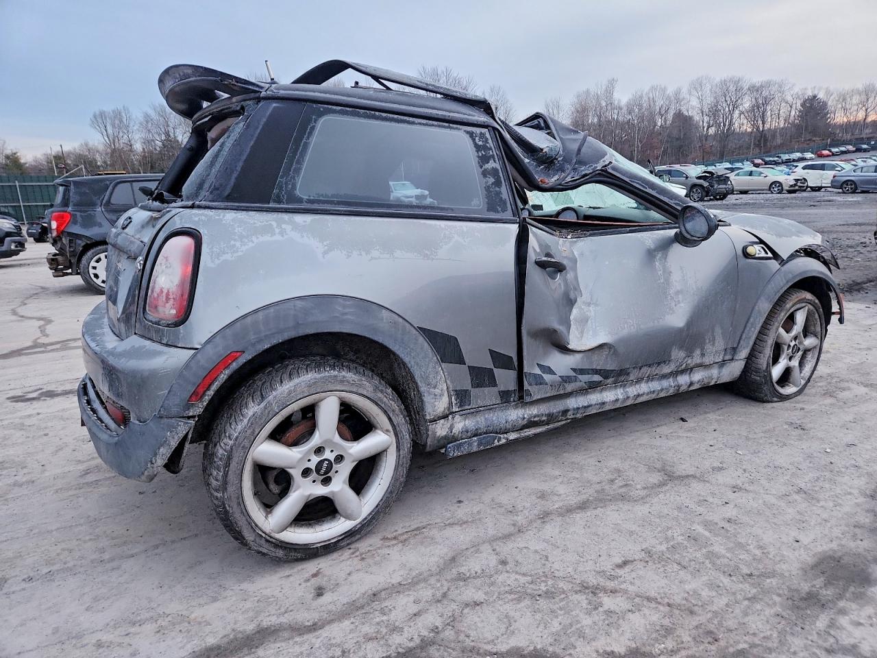 2010 MINI COOPER S photo 3