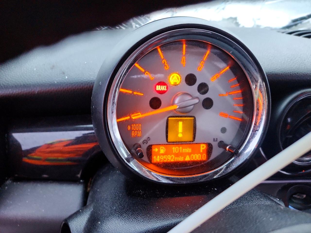 2010 MINI COOPER S photo 9