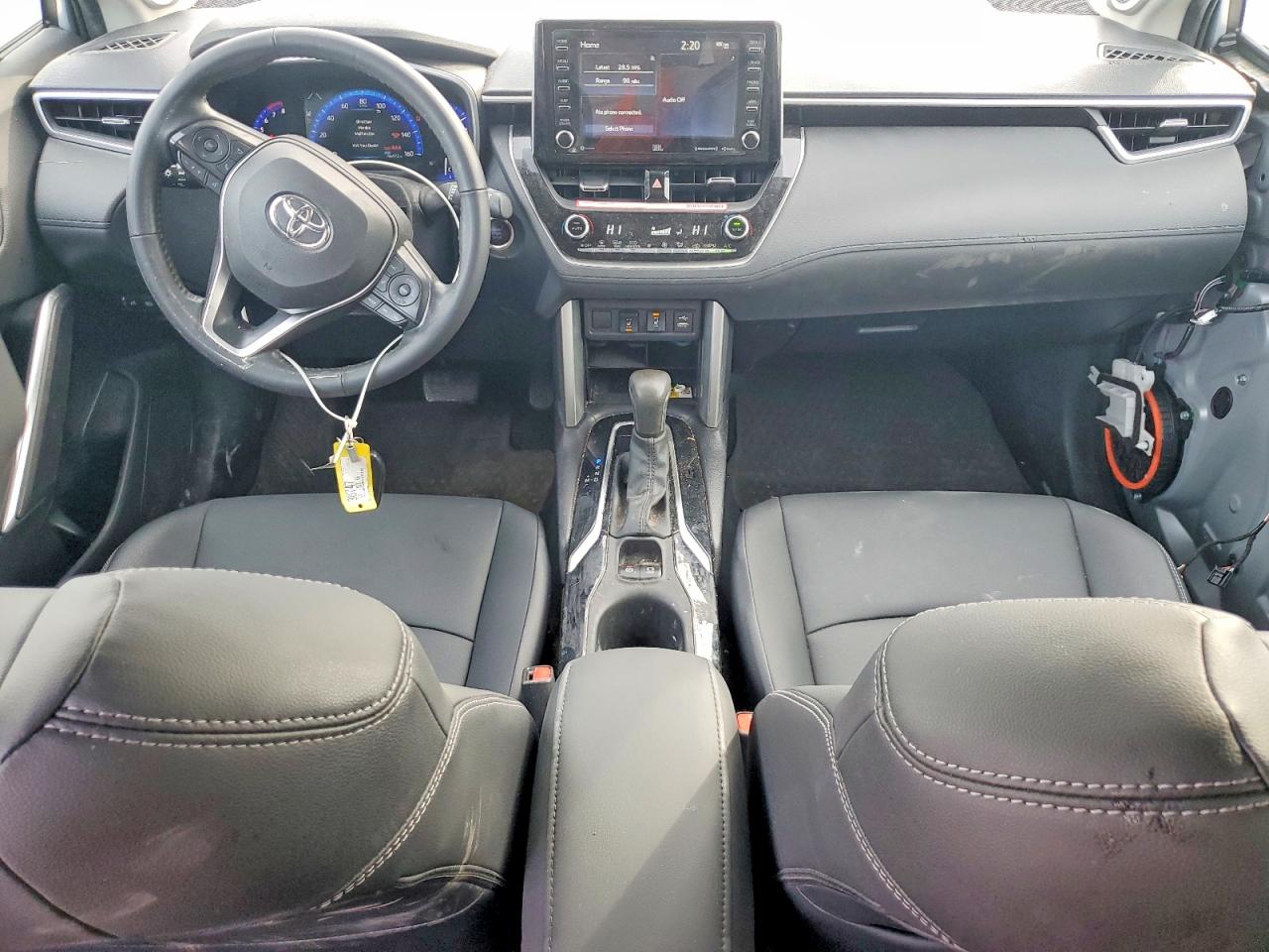 2022 TOYOTA COROLLA CROSS XLE photo 8