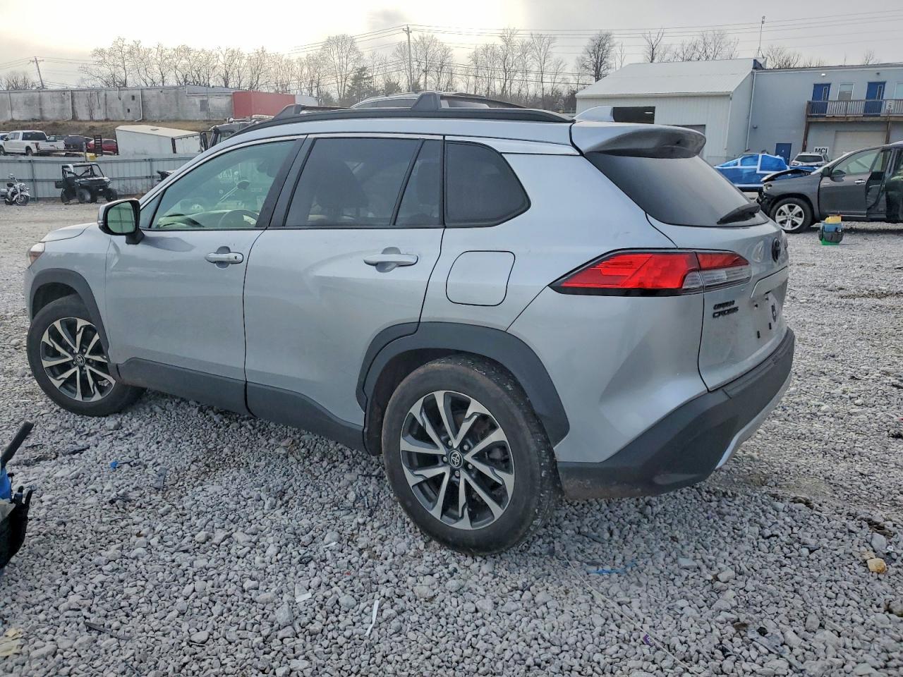 2022 TOYOTA COROLLA CROSS XLE photo 2