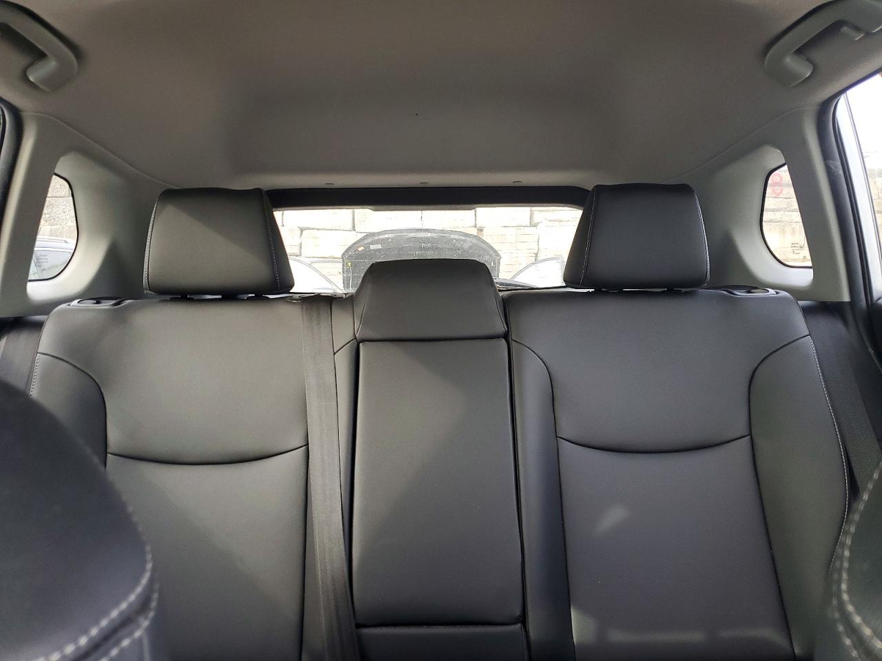 2022 TOYOTA COROLLA CROSS XLE photo 10