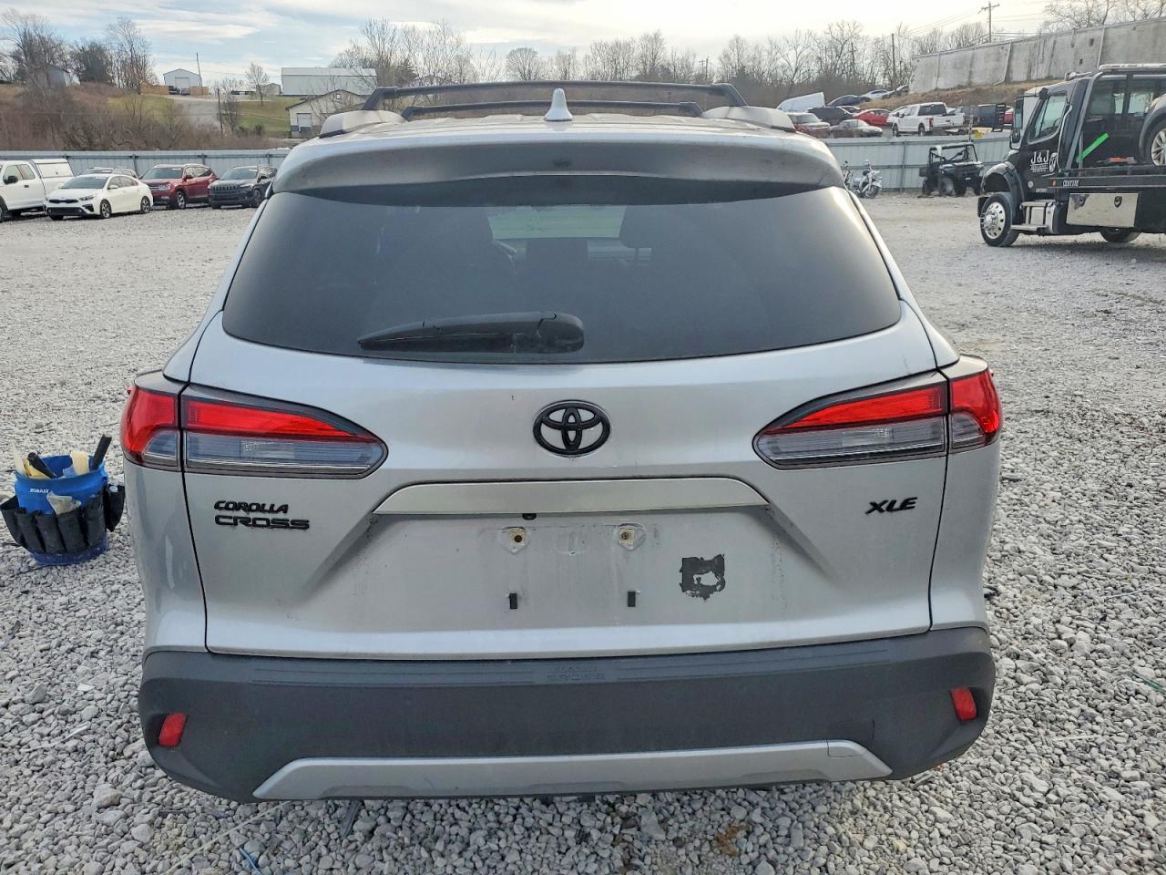 2022 TOYOTA COROLLA CROSS XLE photo 6