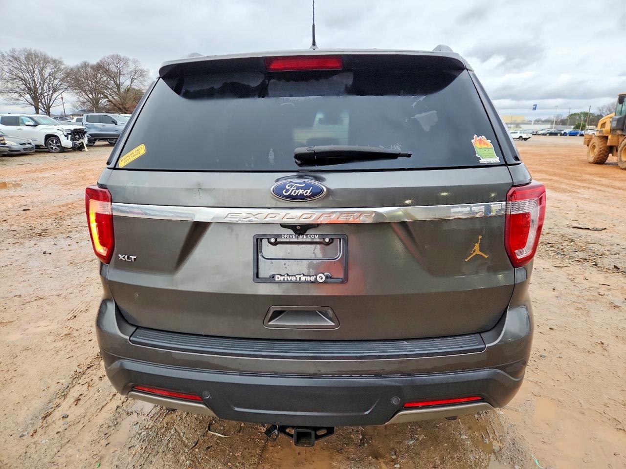 2019 FORD EXPLORER XLT photo 6