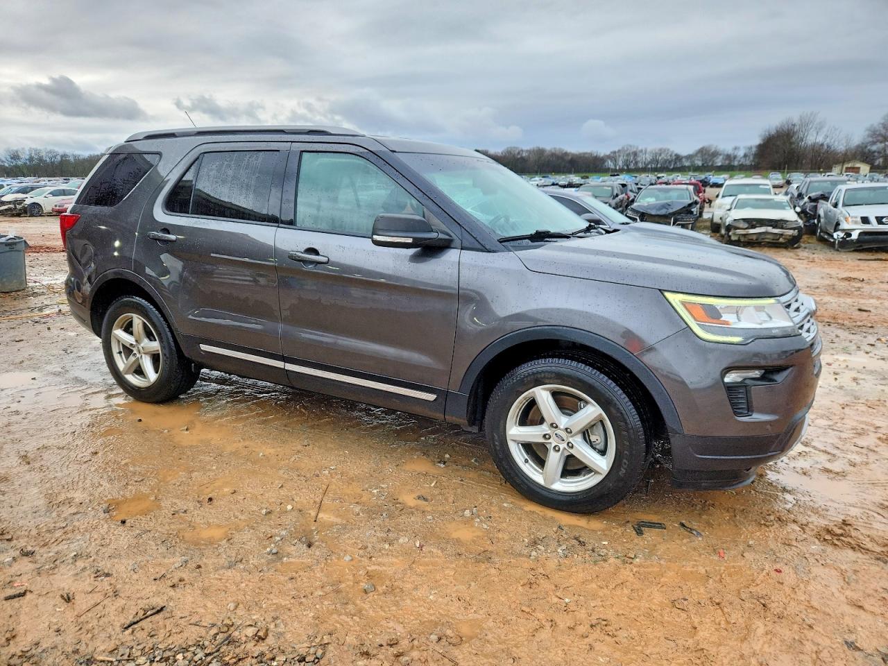 2019 FORD EXPLORER XLT photo 4