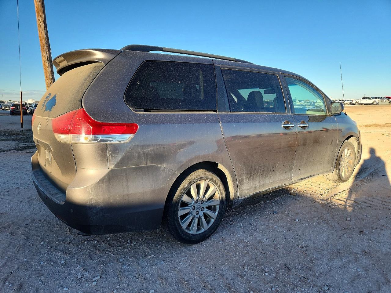 2014 TOYOTA SIENNA XLE 7-PASSENGER photo 3
