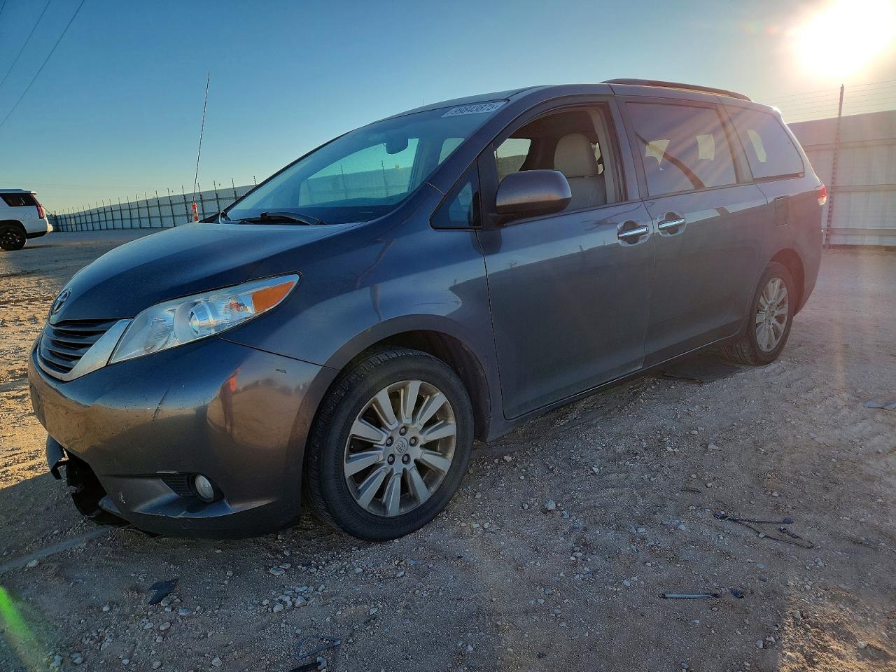 2014 TOYOTA SIENNA