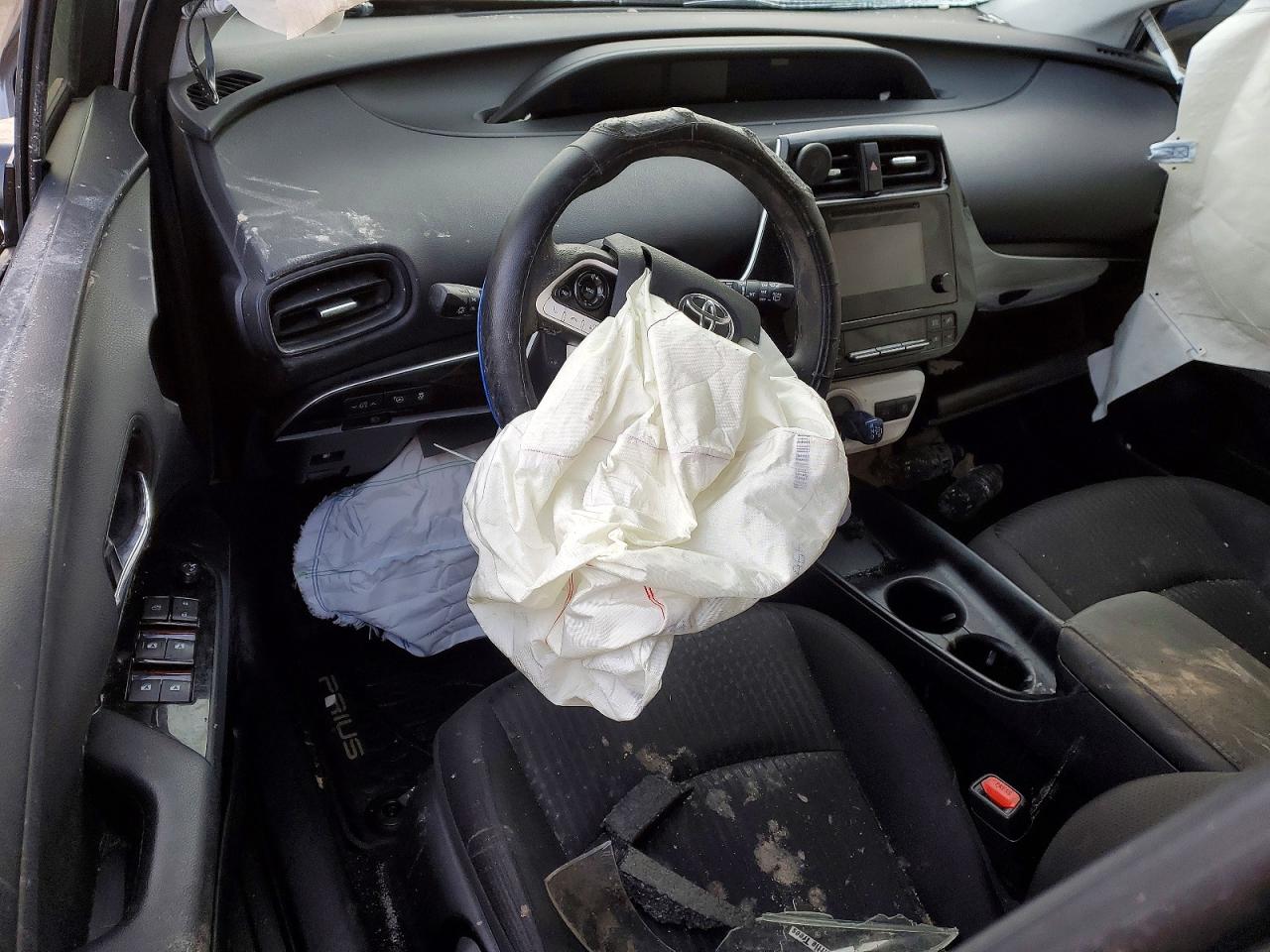 2018 TOYOTA PRIUS photo 8