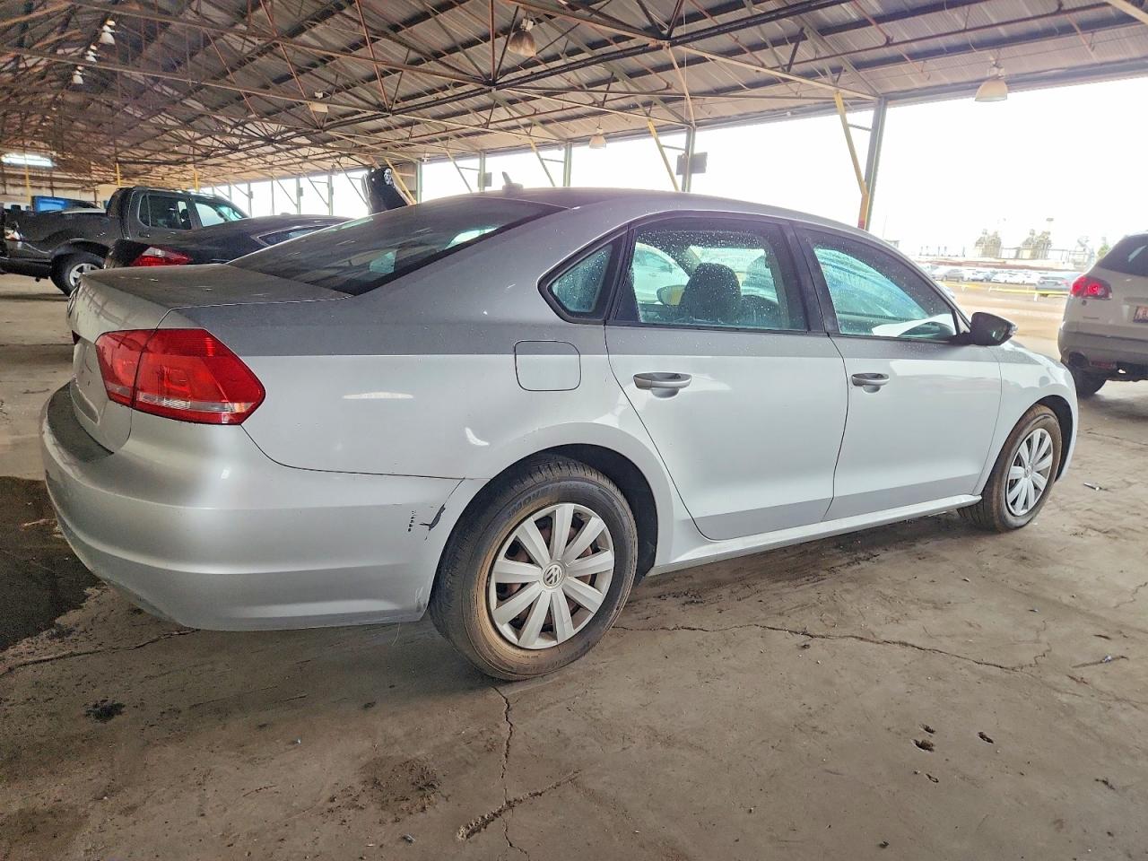 2012 VOLKSWAGEN PASSAT S photo 3