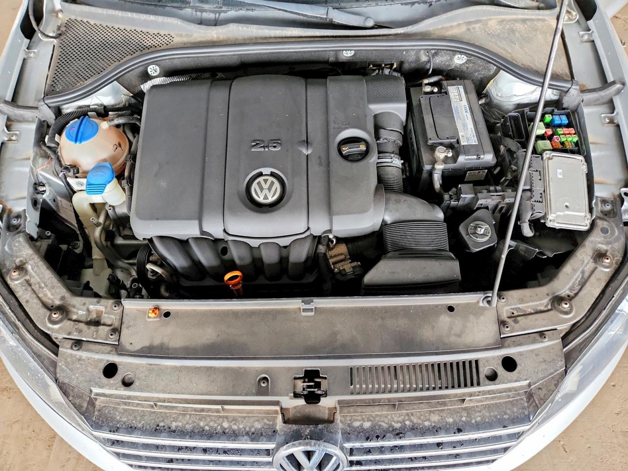 2012 VOLKSWAGEN PASSAT S photo 11