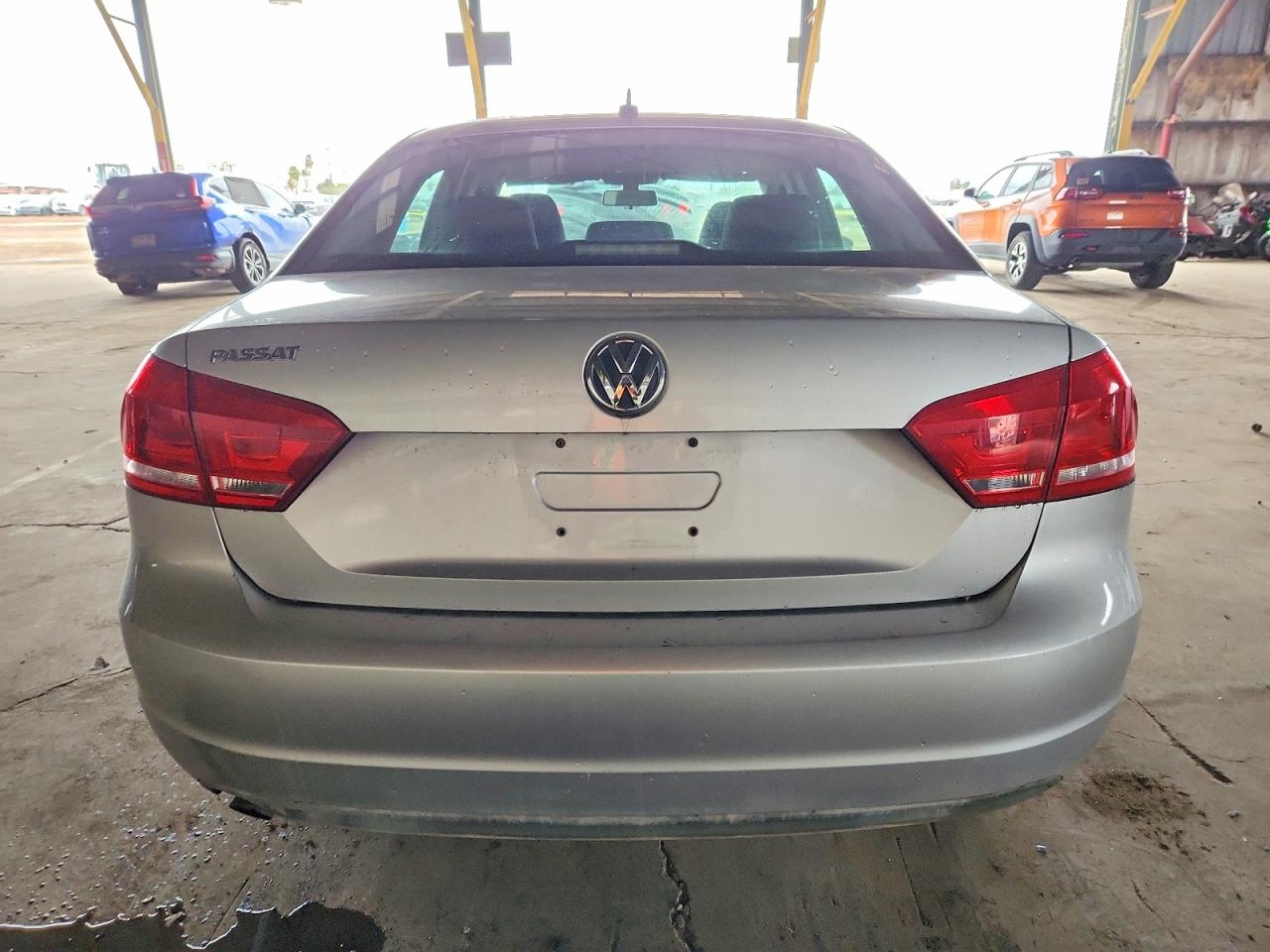 2012 VOLKSWAGEN PASSAT S photo 6