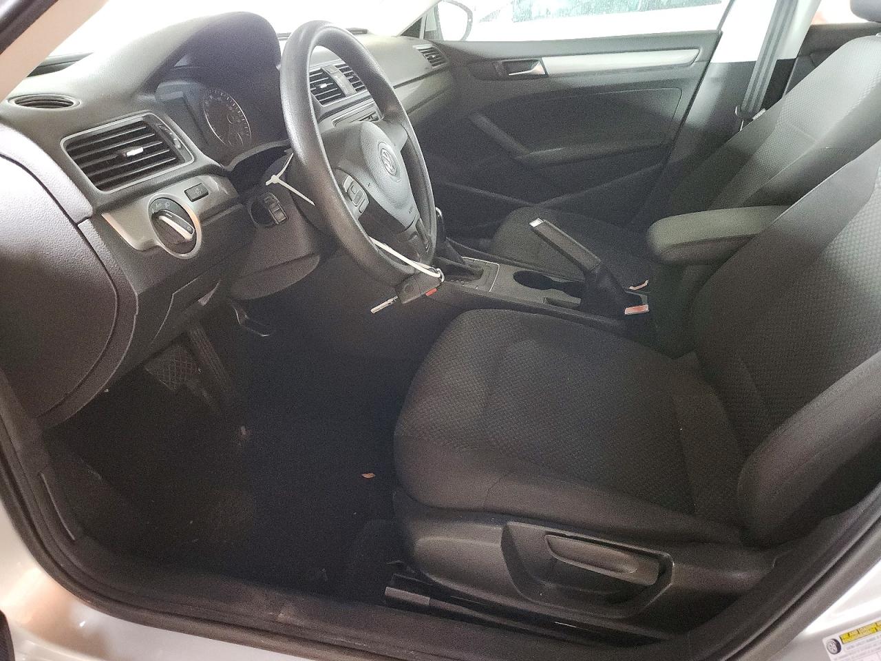 2012 VOLKSWAGEN PASSAT S photo 7