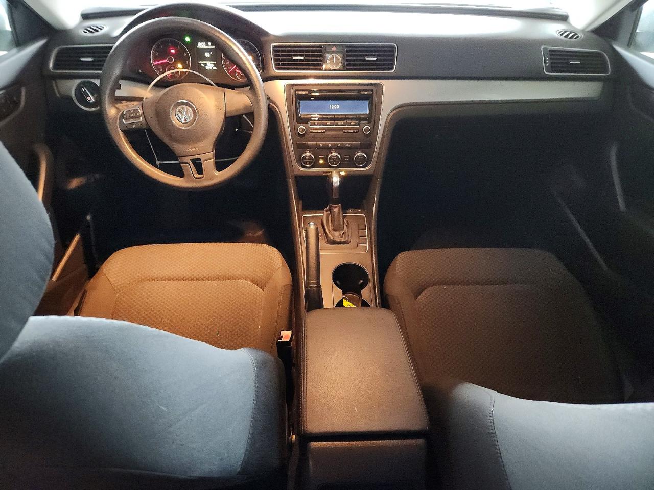 2012 VOLKSWAGEN PASSAT S photo 8