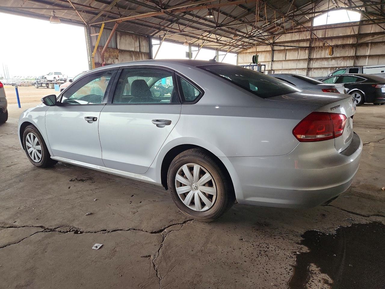 2012 VOLKSWAGEN PASSAT S photo 2