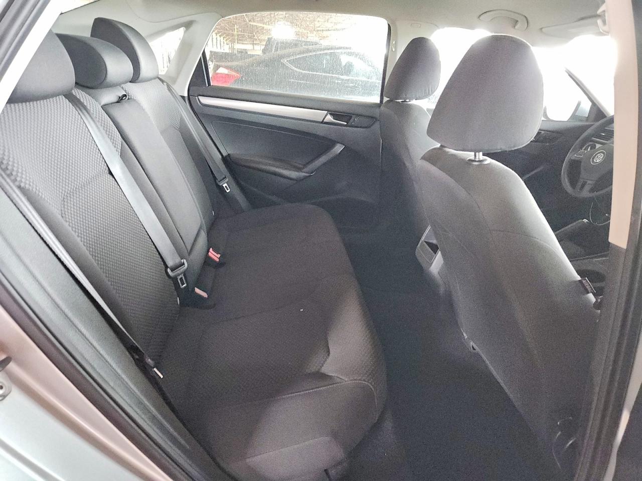 2012 VOLKSWAGEN PASSAT S photo 10