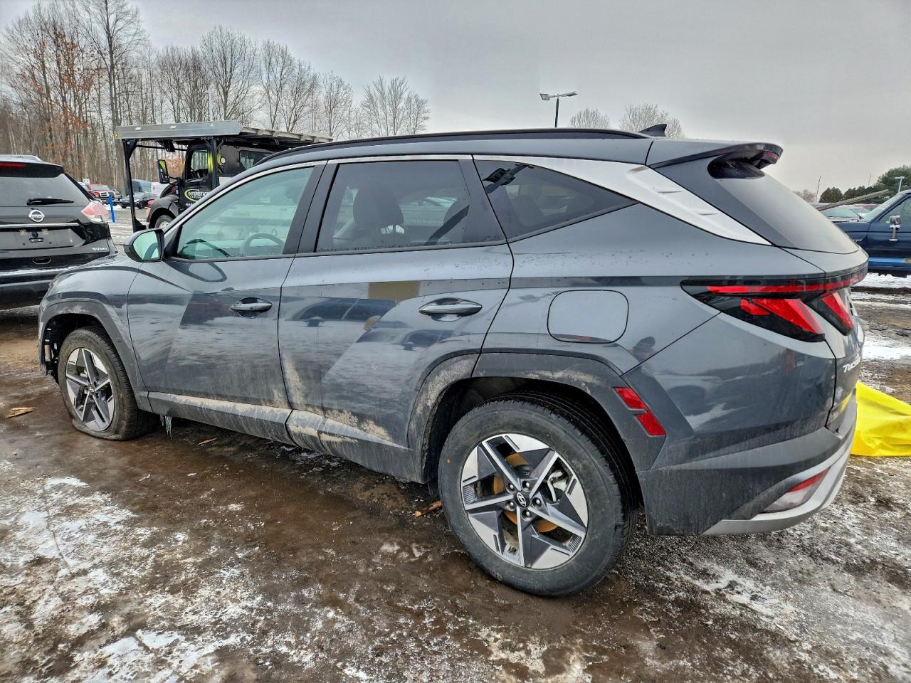 2026 HYUNDAI TUCSON SEL photo 2