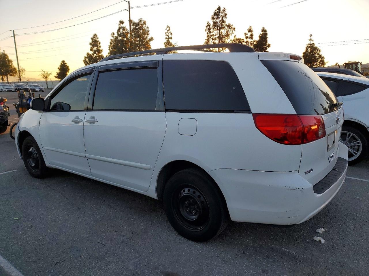 2008 TOYOTA SIENNA LE 8-PASSENGER photo 2