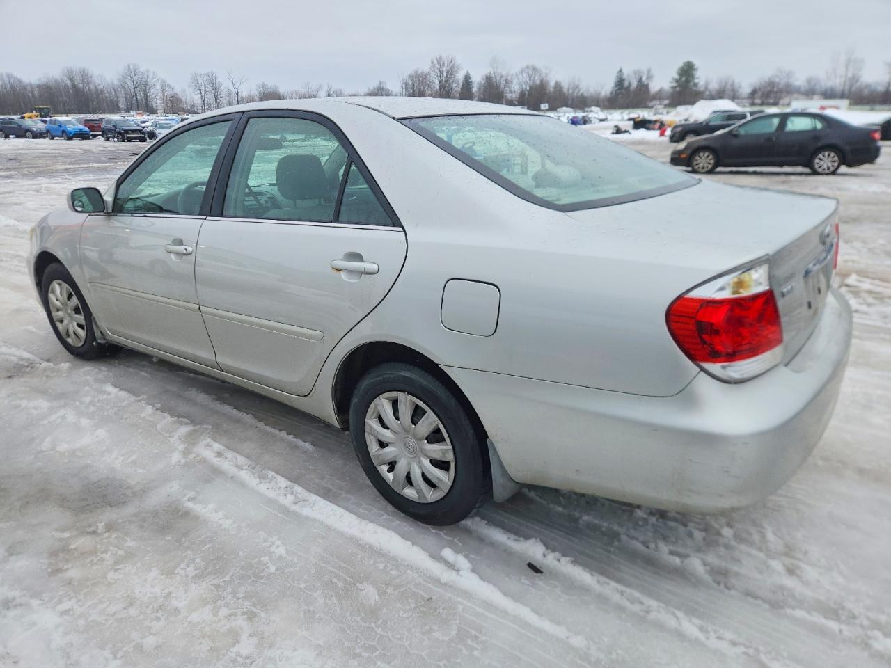 2005 TOYOTA CAMRY LE photo 2