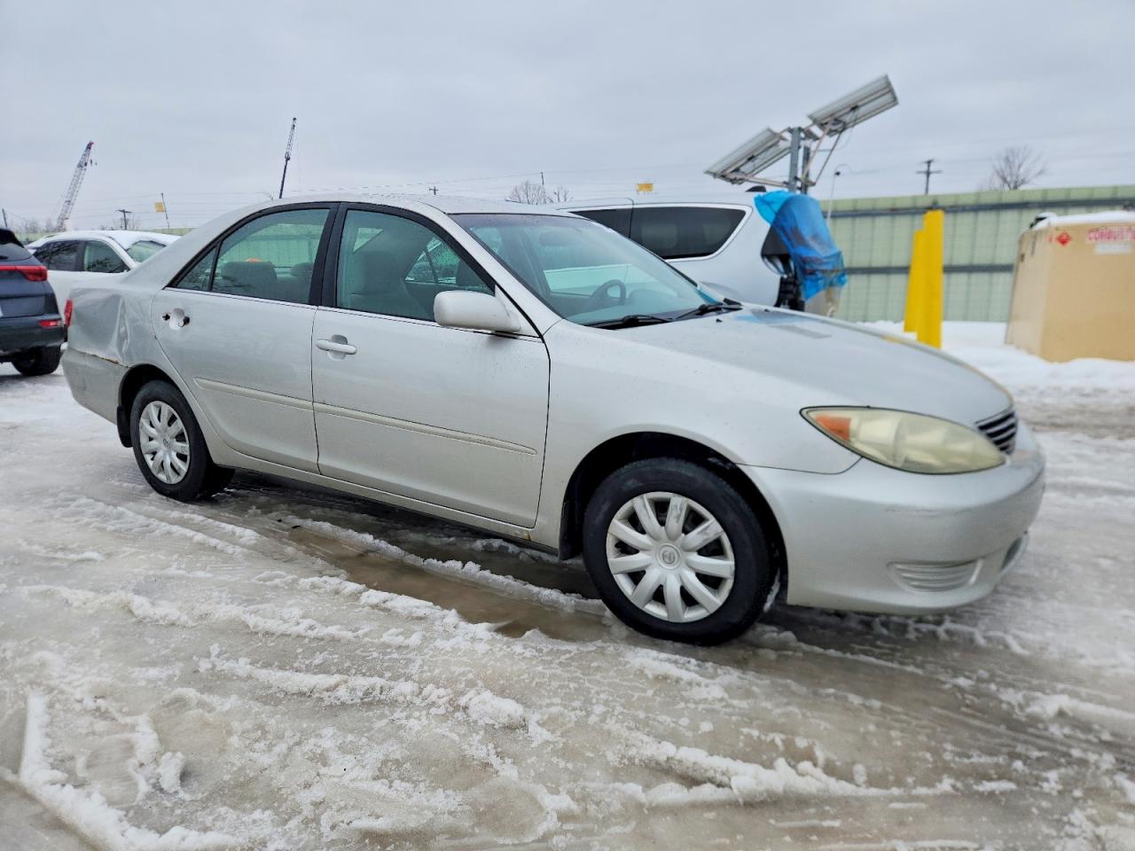 2005 TOYOTA CAMRY LE photo 4