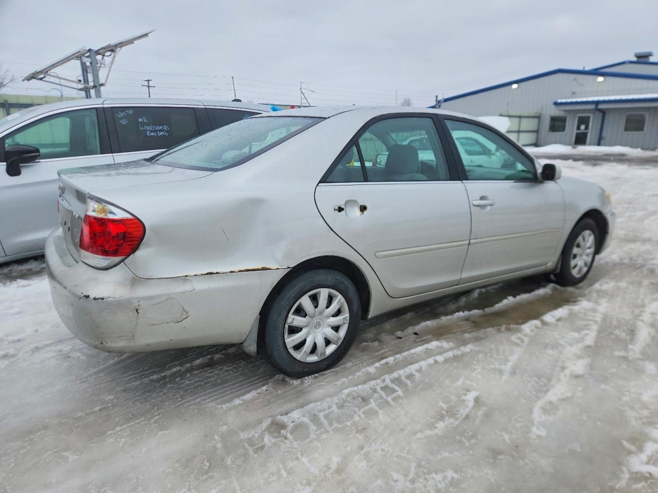 2005 TOYOTA CAMRY LE photo 3