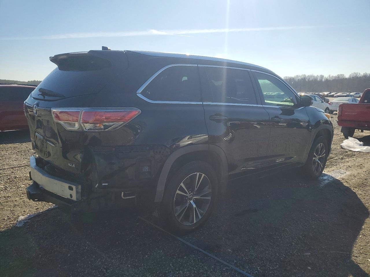 2016 TOYOTA HIGHLANDER XLE photo 3