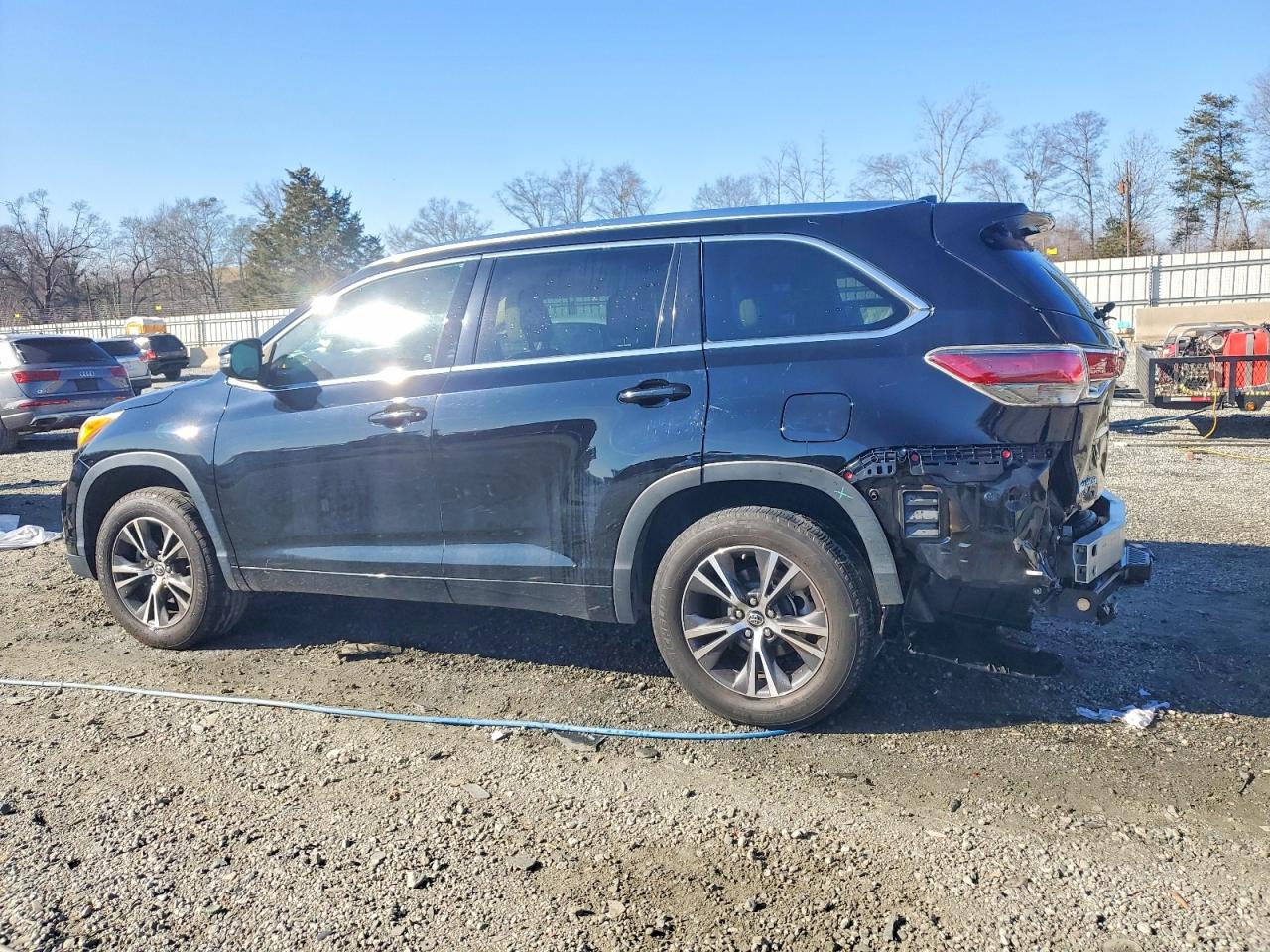 2016 TOYOTA HIGHLANDER XLE photo 2