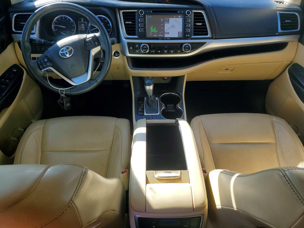 2016 TOYOTA HIGHLANDER XLE photo 8