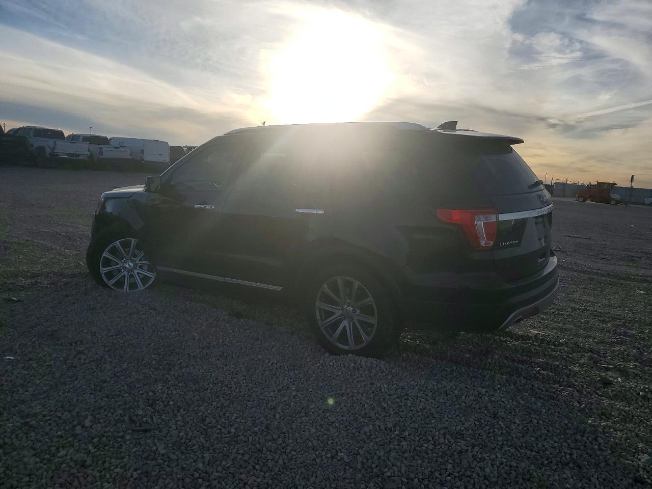 2017 FORD EXPLORER LIMITED photo 2
