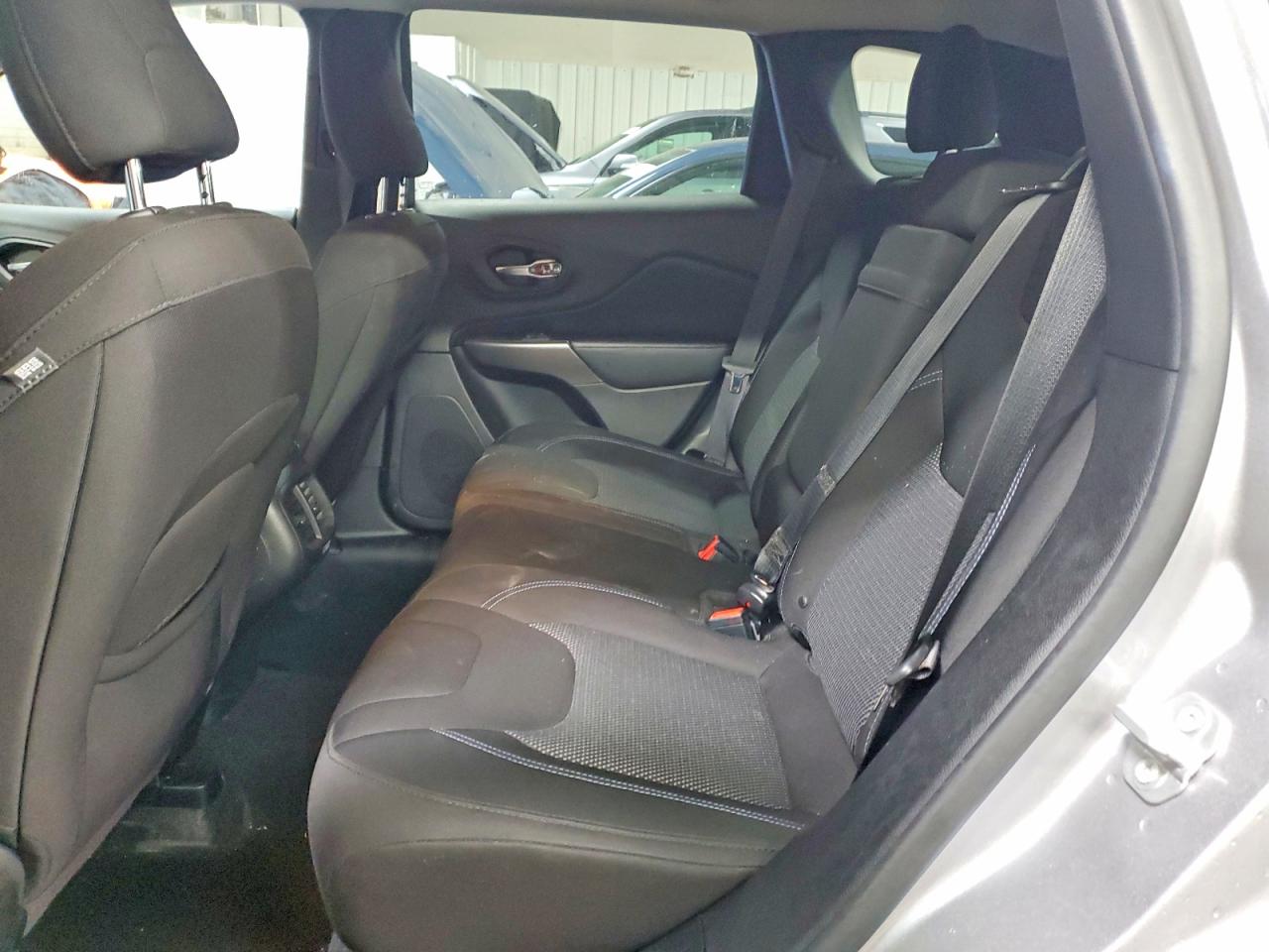 2019 JEEP CHEROKEE LATITUDE photo 19