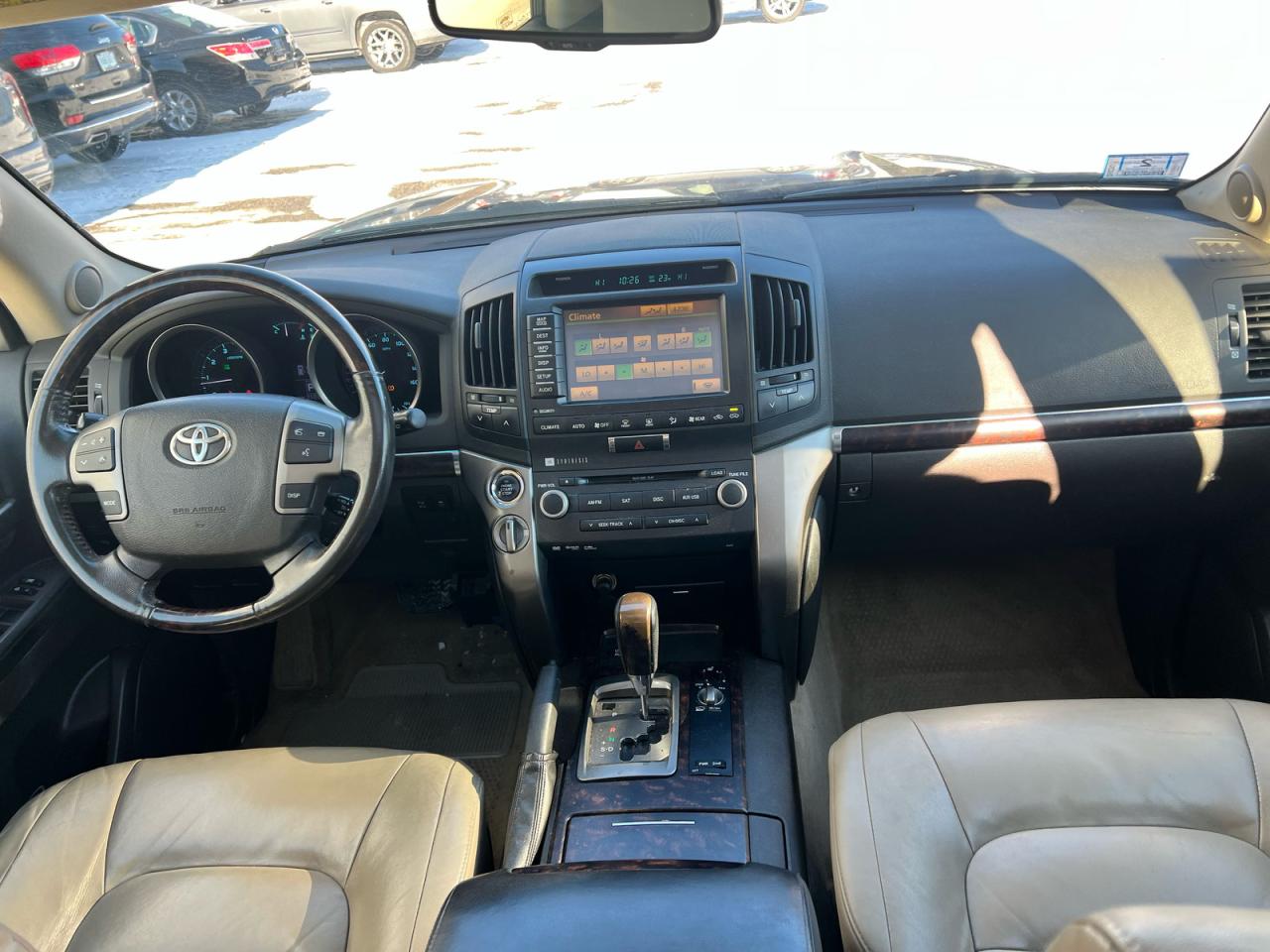 2011 TOYOTA LAND CRUISER photo 8