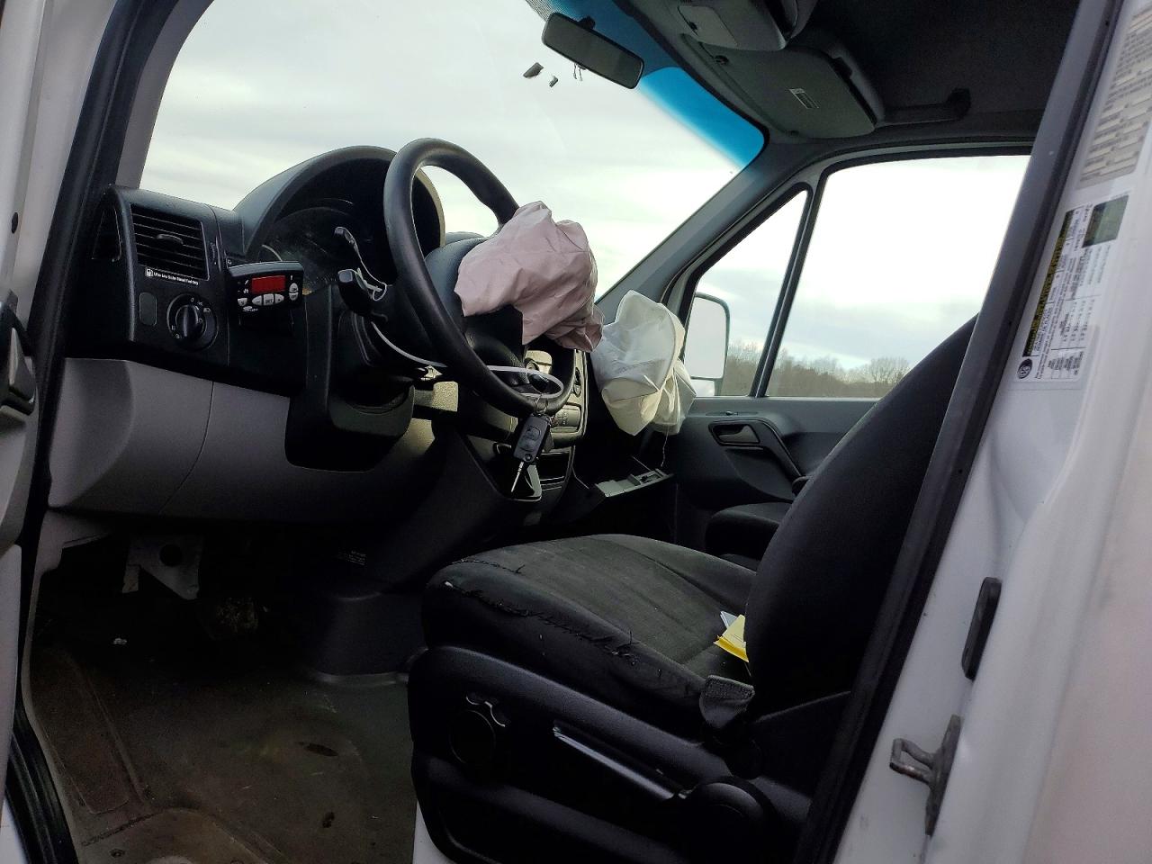 2016 MERCEDES-BENZ SPRINTER 2500 photo 7