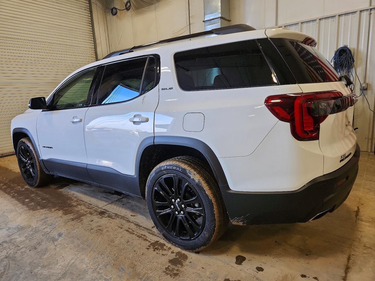 2023 GMC ACADIA SLE photo 2