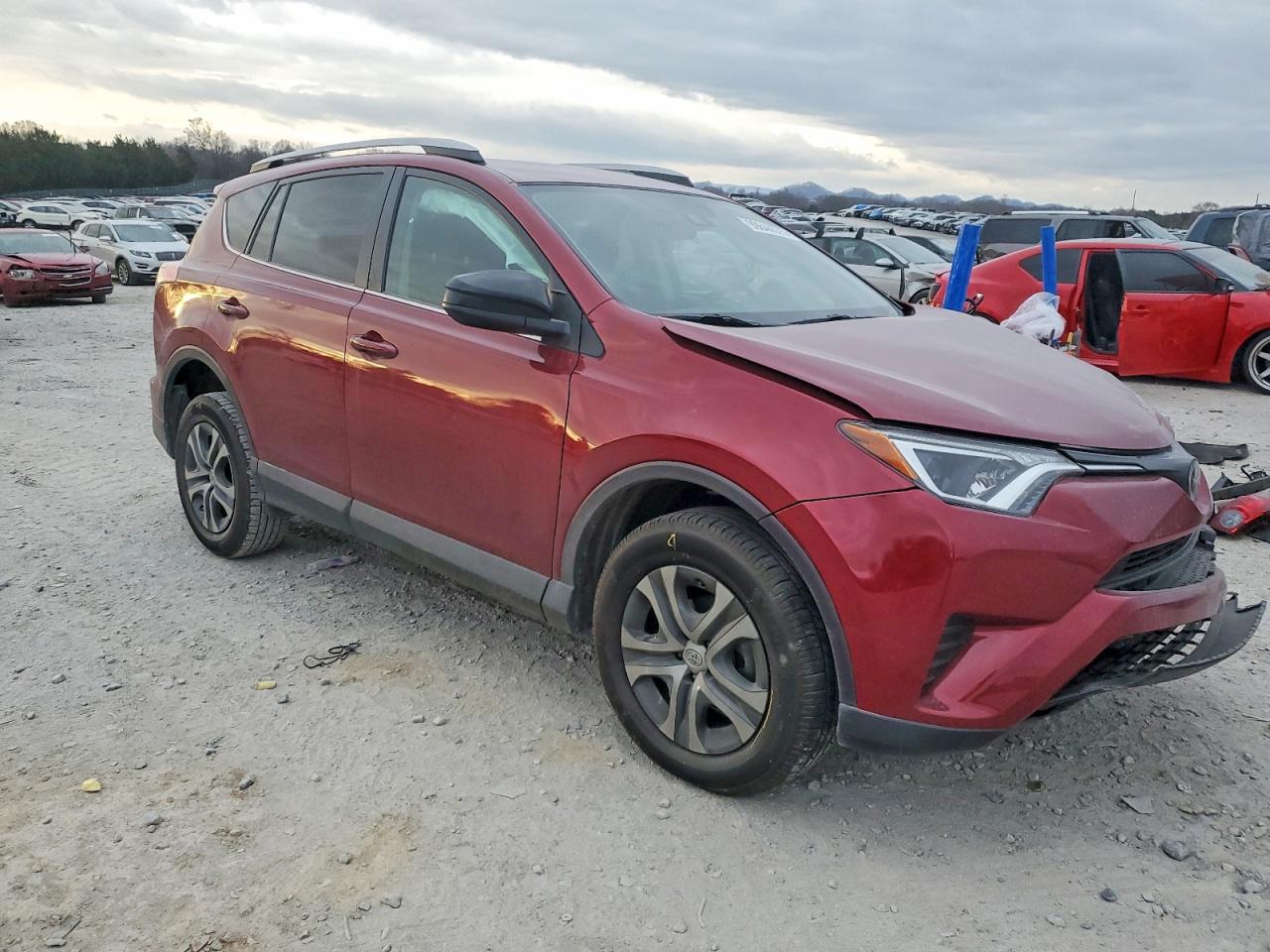 2018 TOYOTA RAV4 LE photo 4