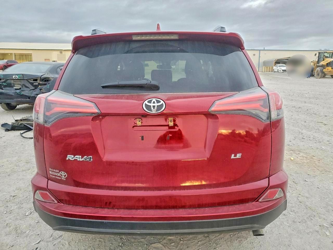 2018 TOYOTA RAV4 LE photo 6