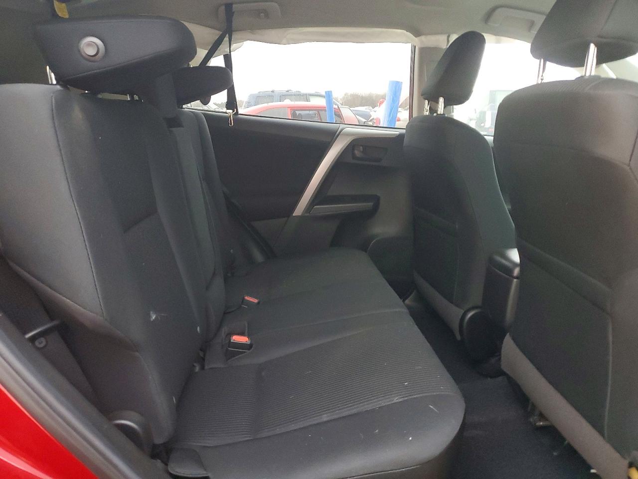 2018 TOYOTA RAV4 LE photo 11