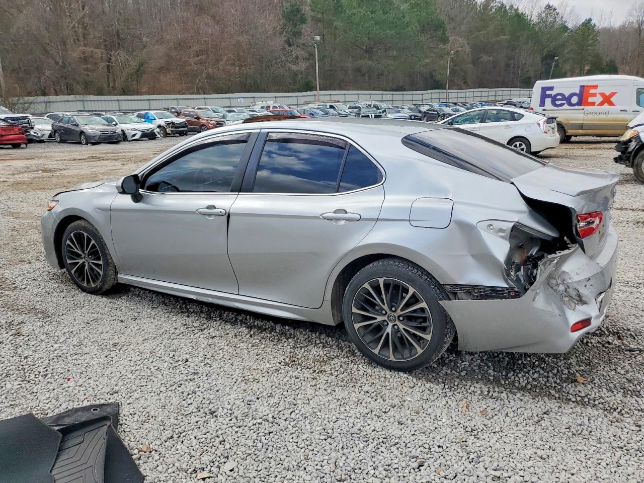 2018 TOYOTA CAMRY L photo 2