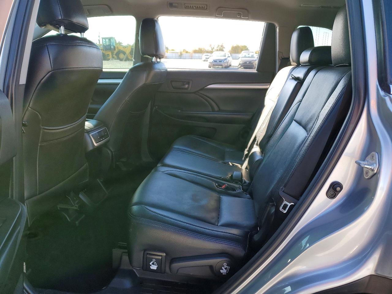 2019 TOYOTA HIGHLANDER LE photo 11