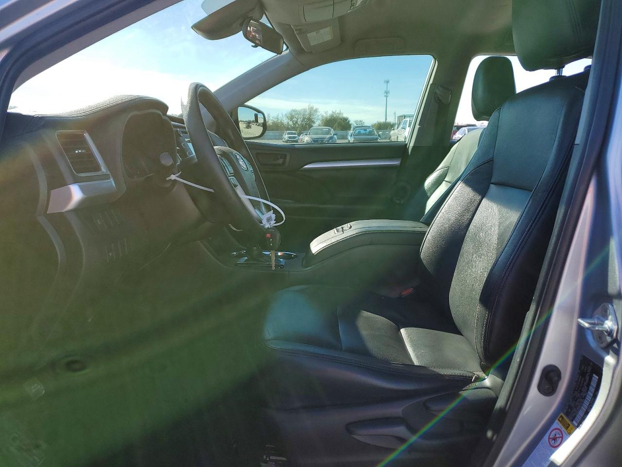 2019 TOYOTA HIGHLANDER LE photo 7